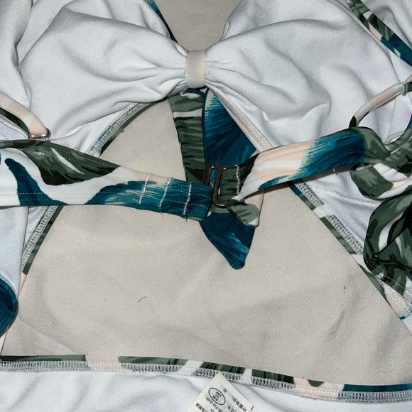 Hollister floral one piece - Picture 7 of 10